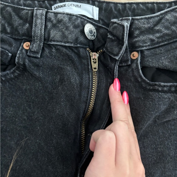 GARAGE BLACK MOM JEANS - SIZE 0 - WORN ONCE - Picture 5 of 5